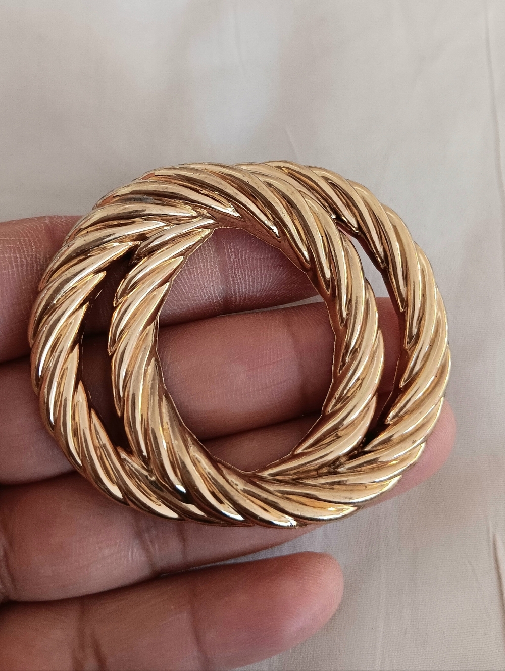 Gold- Twisted Oval Brooch Pin